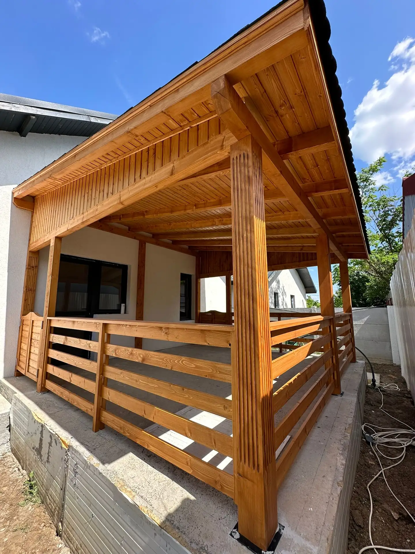 Foisor din lemn rustic elegant